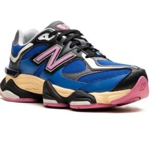 New Balance Women's Athletic Shoes in Blue and Pink